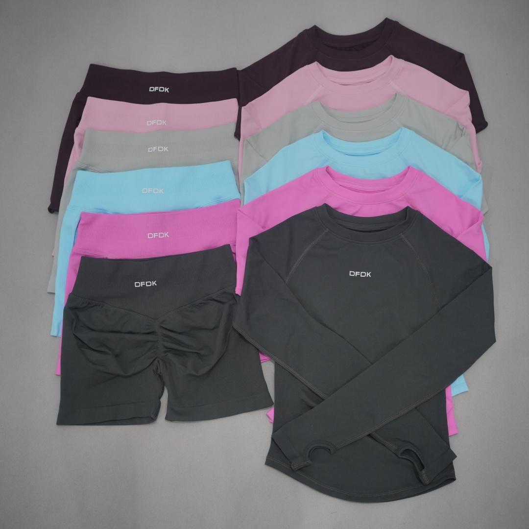 ชุดออกกำลังกายแบบไร้ตะเข็บสไตล - Crop Top Crochet บทวิจารณ์และราคา